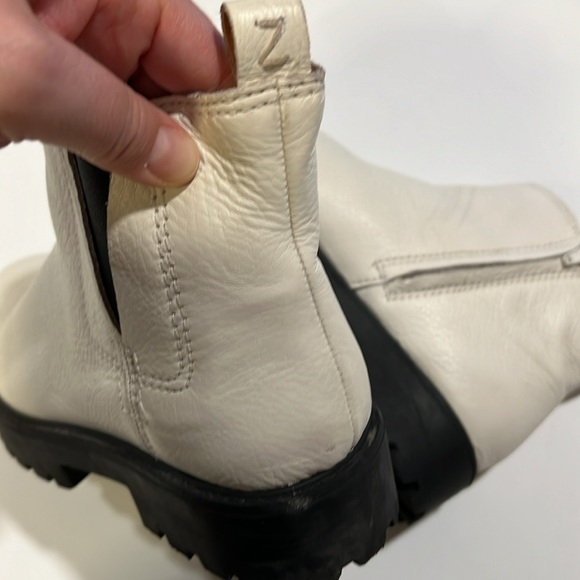 Zodiac - beige/off-white ankle boots, lug soles, 7.5, SHILOH - Picture 9 of 10